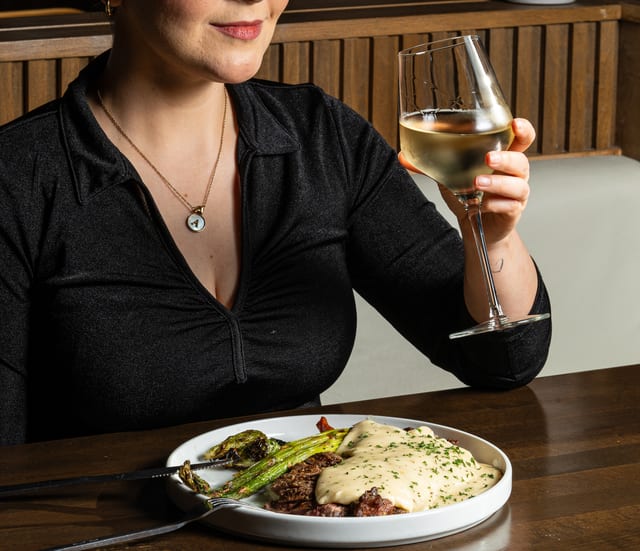 unwind & dine.